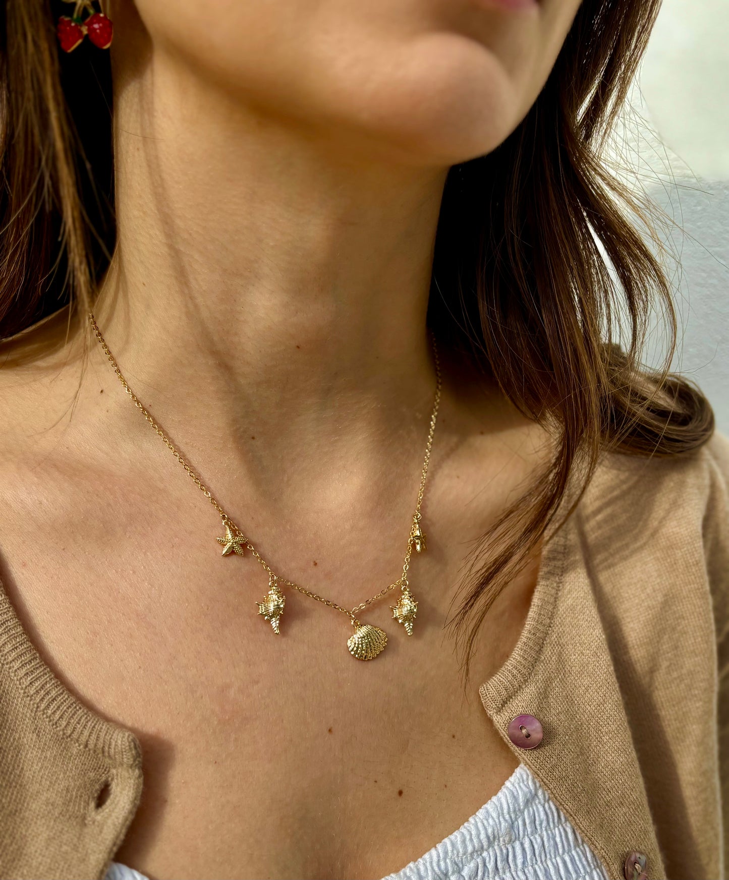 Shell gold charm necklace