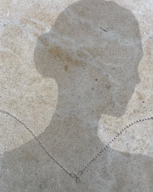 Bow charm necklace in Silver