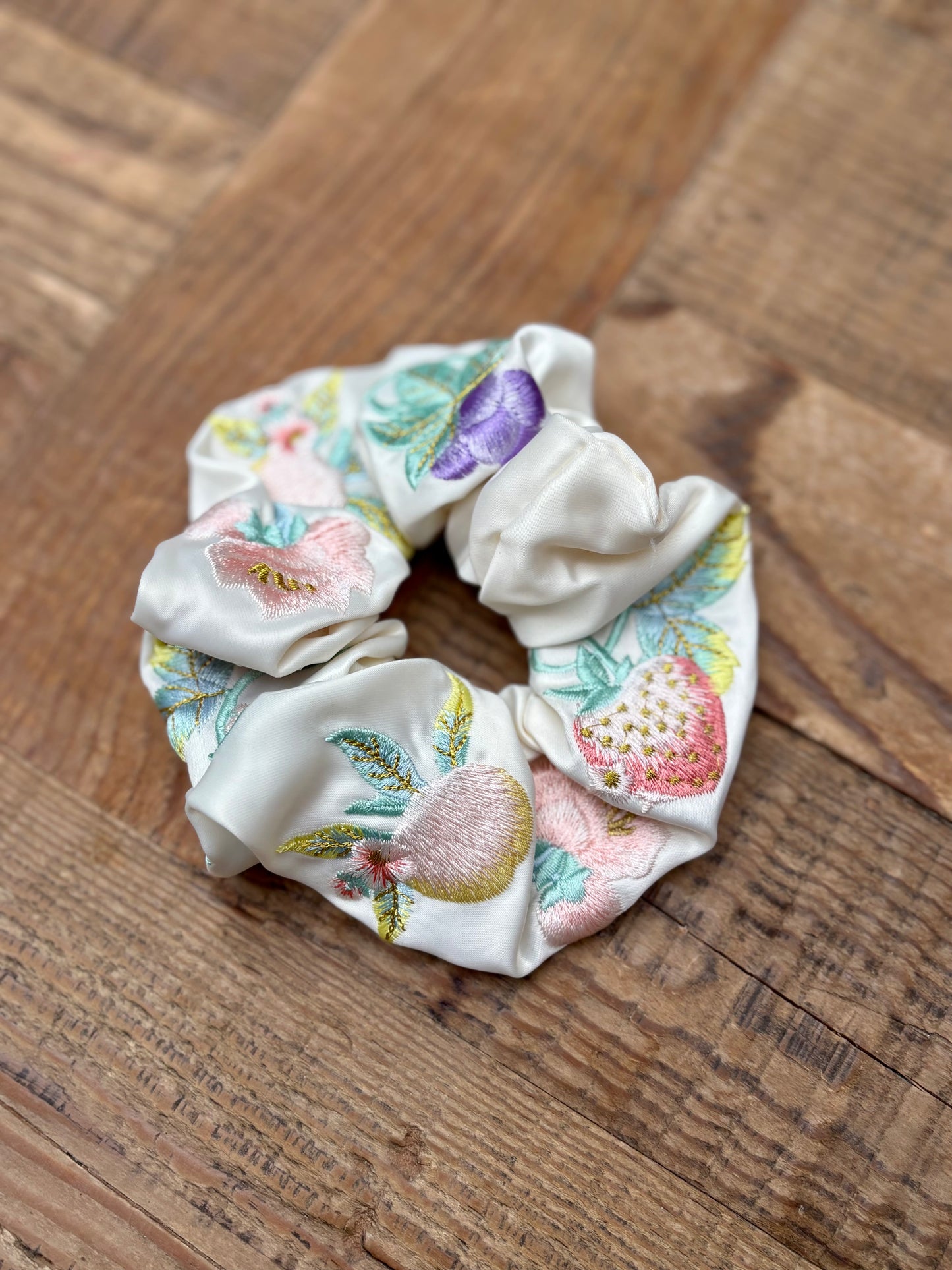 Embroidered Silky Scrunchie in Champagne