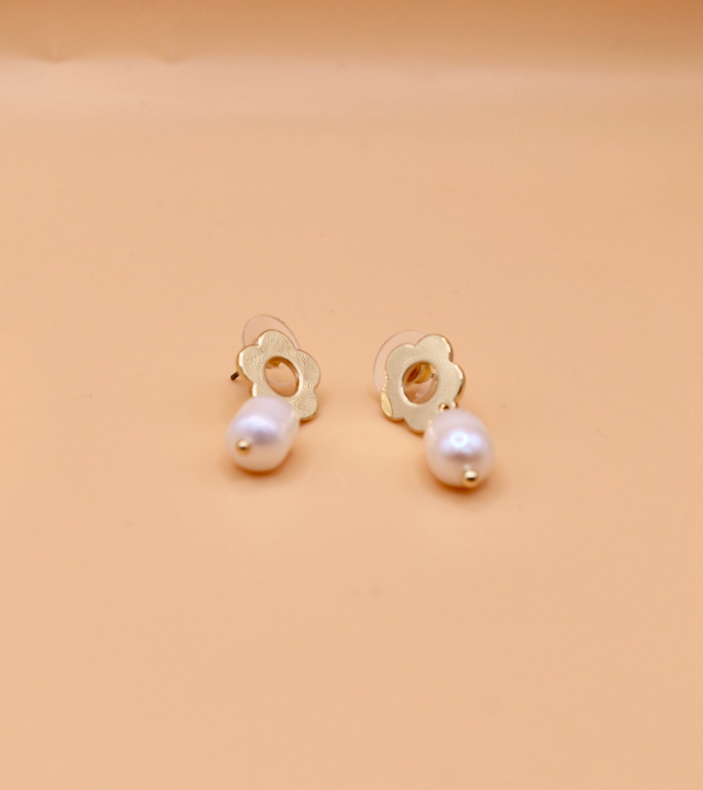 "Elizia" stud pearl earrings - Gold