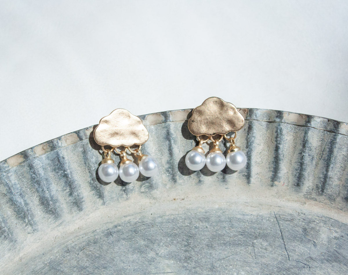Cloud Earring with Pearl Rain Droplets - Gold