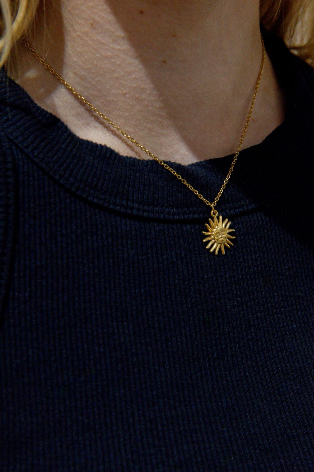 Sun Drop Pendant Necklace - Gold