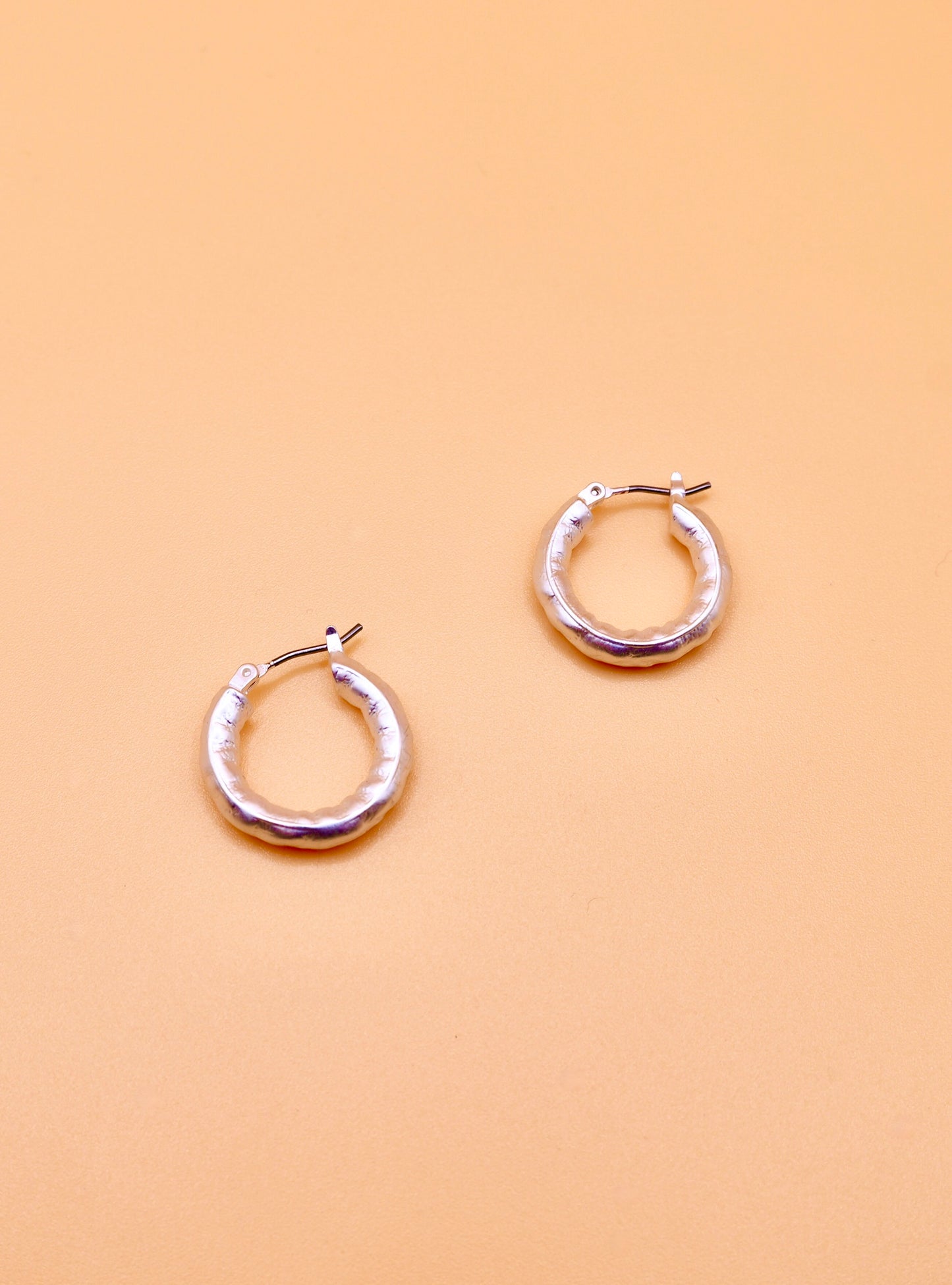 "Clare" Beaten hoops - Silver
