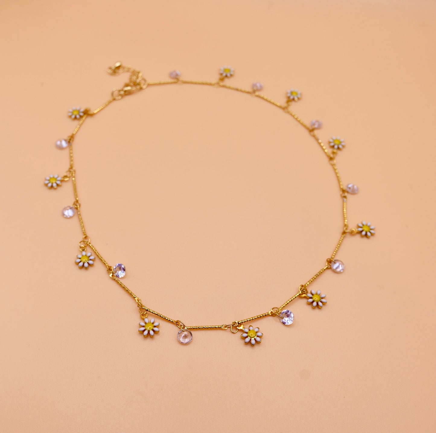 Daisy gold charm necklace