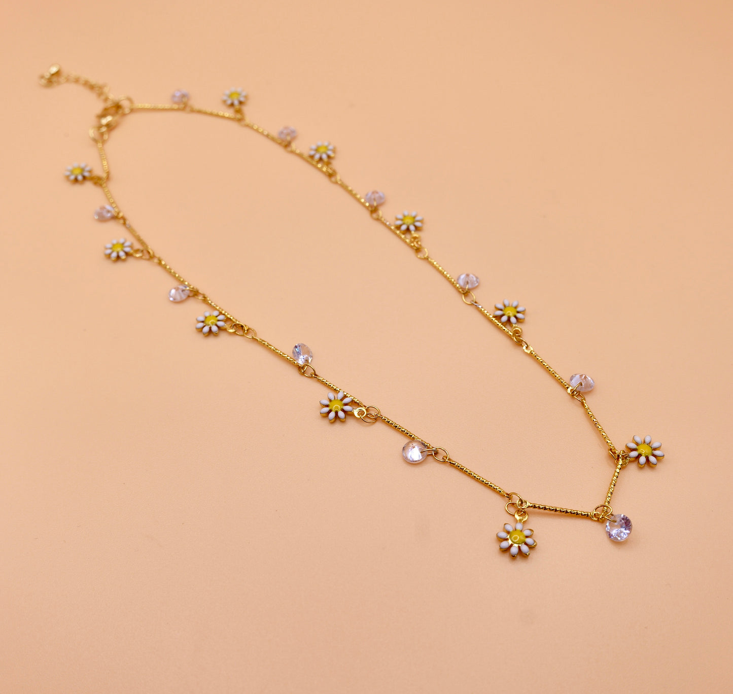 Daisy gold charm necklace