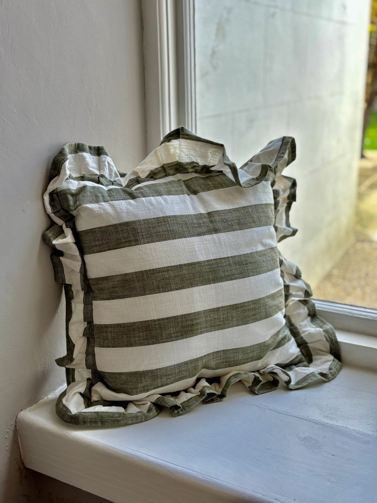 Striped ruffle cushion - Green
