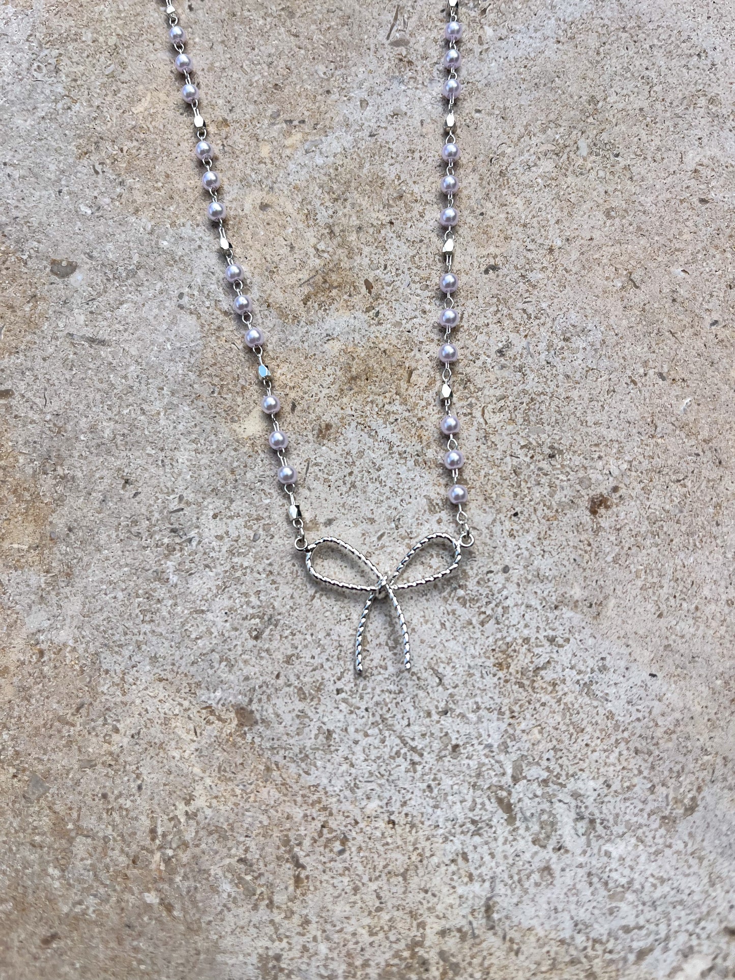 Bow charm necklace in Silver