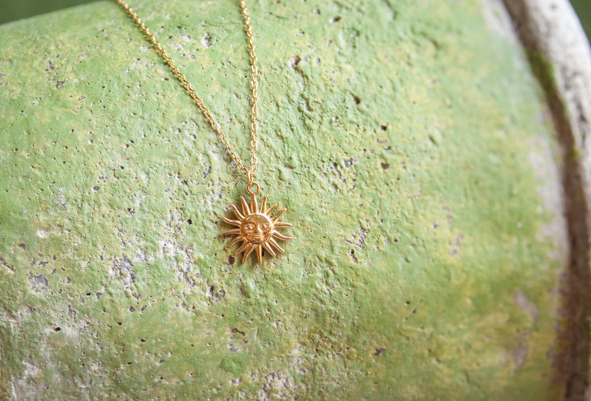 Sun Drop Pendant Necklace - Gold