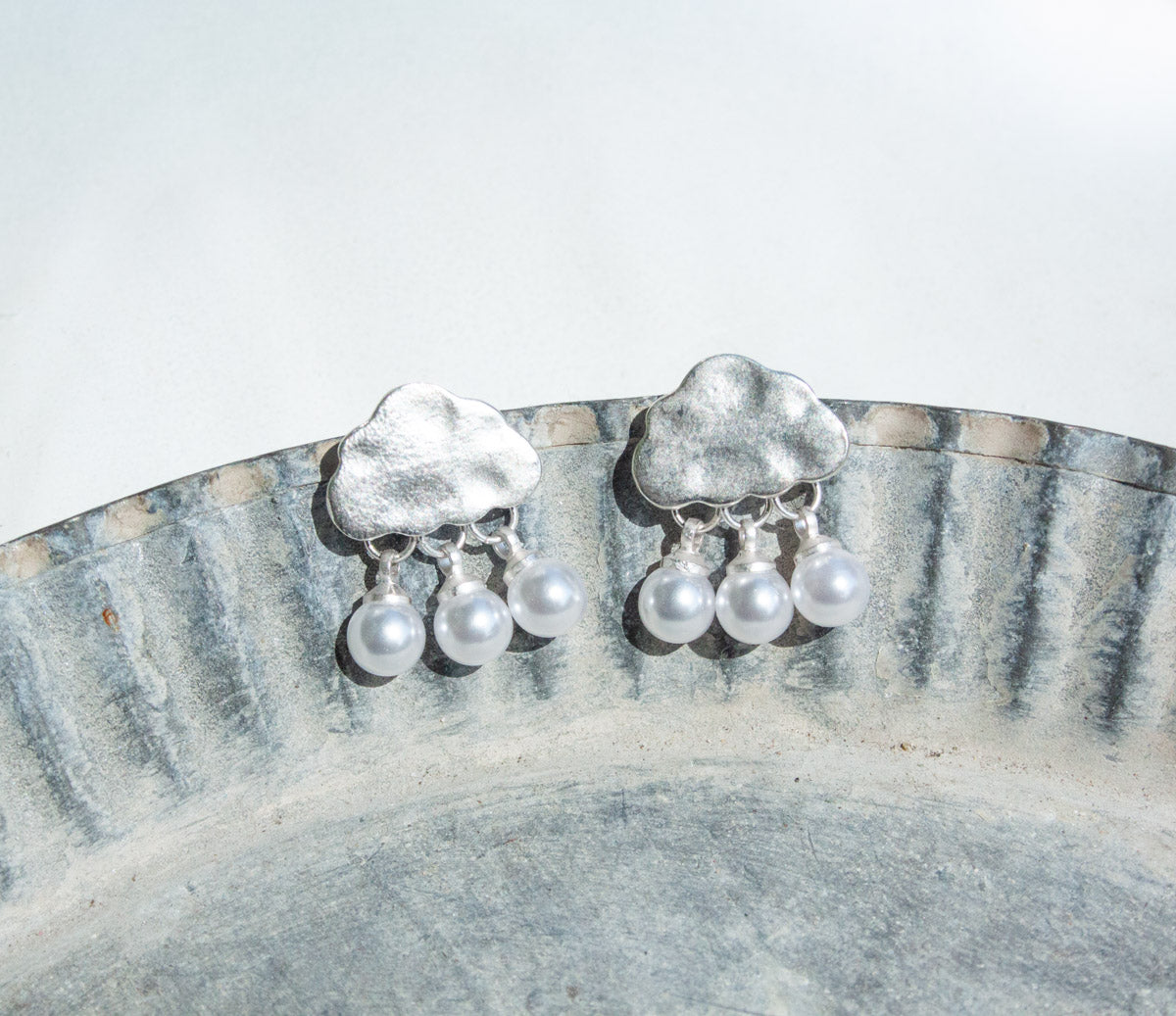 Cloud Earring with Pearl Rain Droplets - Silver