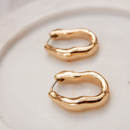 'Alison' Wavy Hoop Earrings - Gold