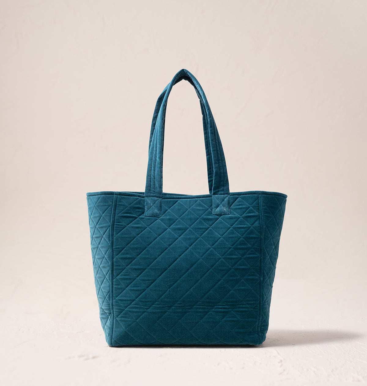 Elizabeth Scarlett Honey Bee Tote Bag